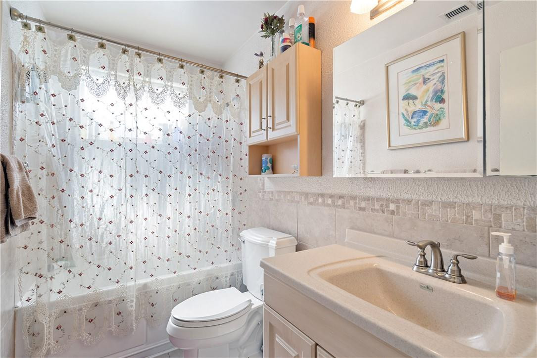 9200 Southwest 55th Street Cooper City, FL 33328 - Photo 19 of 23 Guest Bathroom