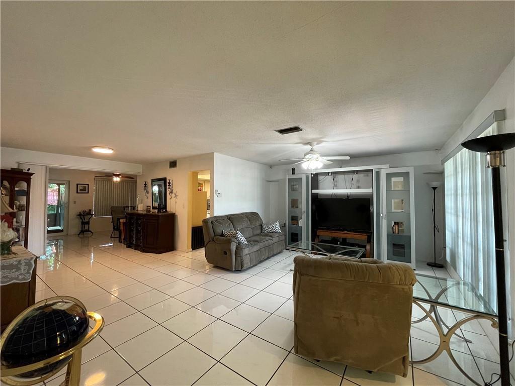 9200 Southwest 55th Street Cooper City, FL 33328 - Photo 5 of 23 Living Area