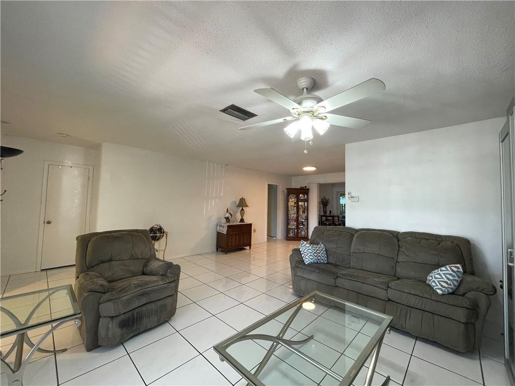 9200 Southwest 55th Street Cooper City, FL 33328 - Photo 6 of 23 Living Room