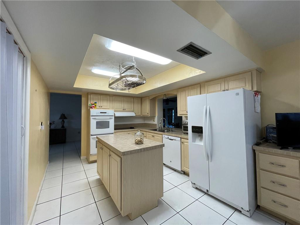 9200 Southwest 55th Street Cooper City, FL 33328 - Photo 10 of 23 Kitchen