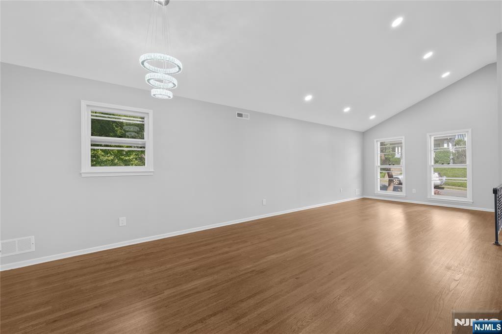 11 Hampton Place Nutley, NJ 07110 - Photo 24 of 46