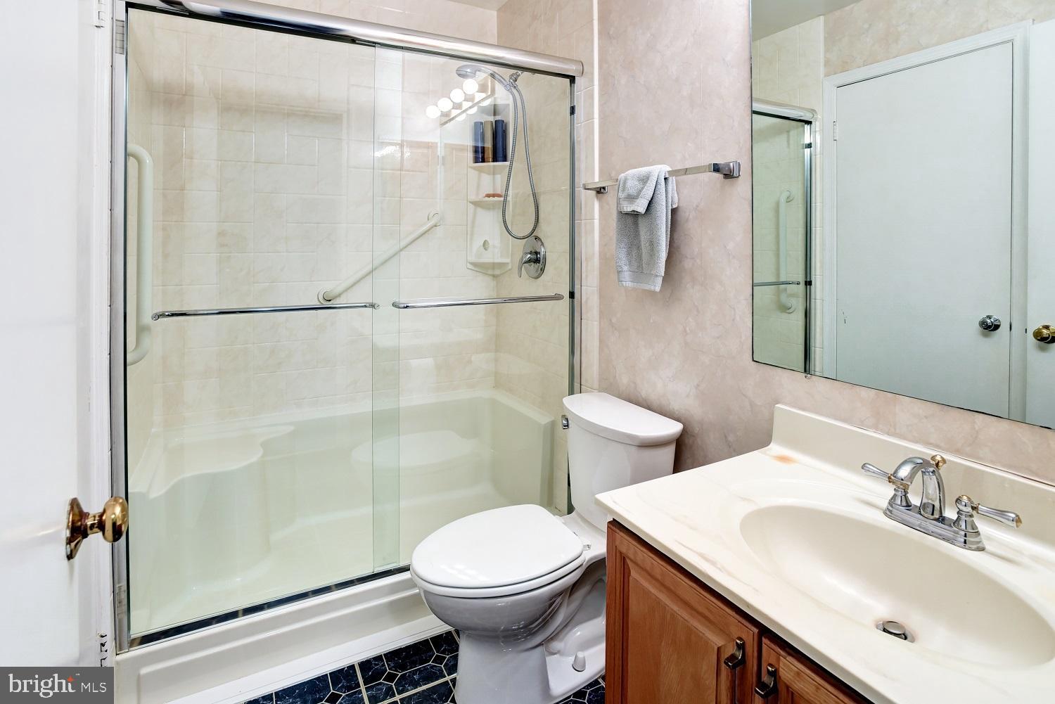 2058 Derby Ridge Lane, Unit 314 Silver Spring, MD 20910 - Photo 16 of 33 Upper Level Bathroom