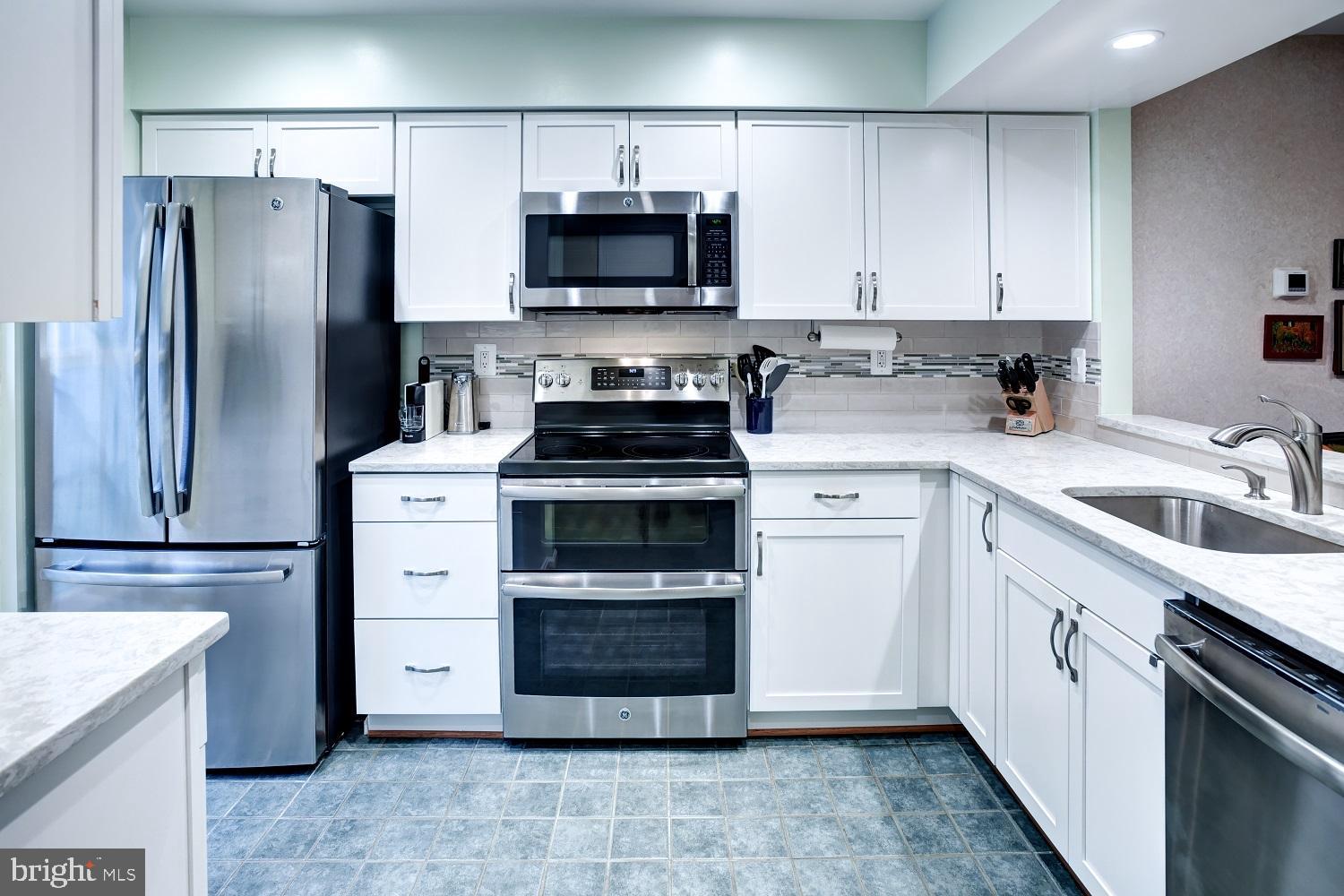 2058 Derby Ridge Lane, Unit 314 Silver Spring, MD 20910 - Photo 3 of 33 Beautiful Kitchen
