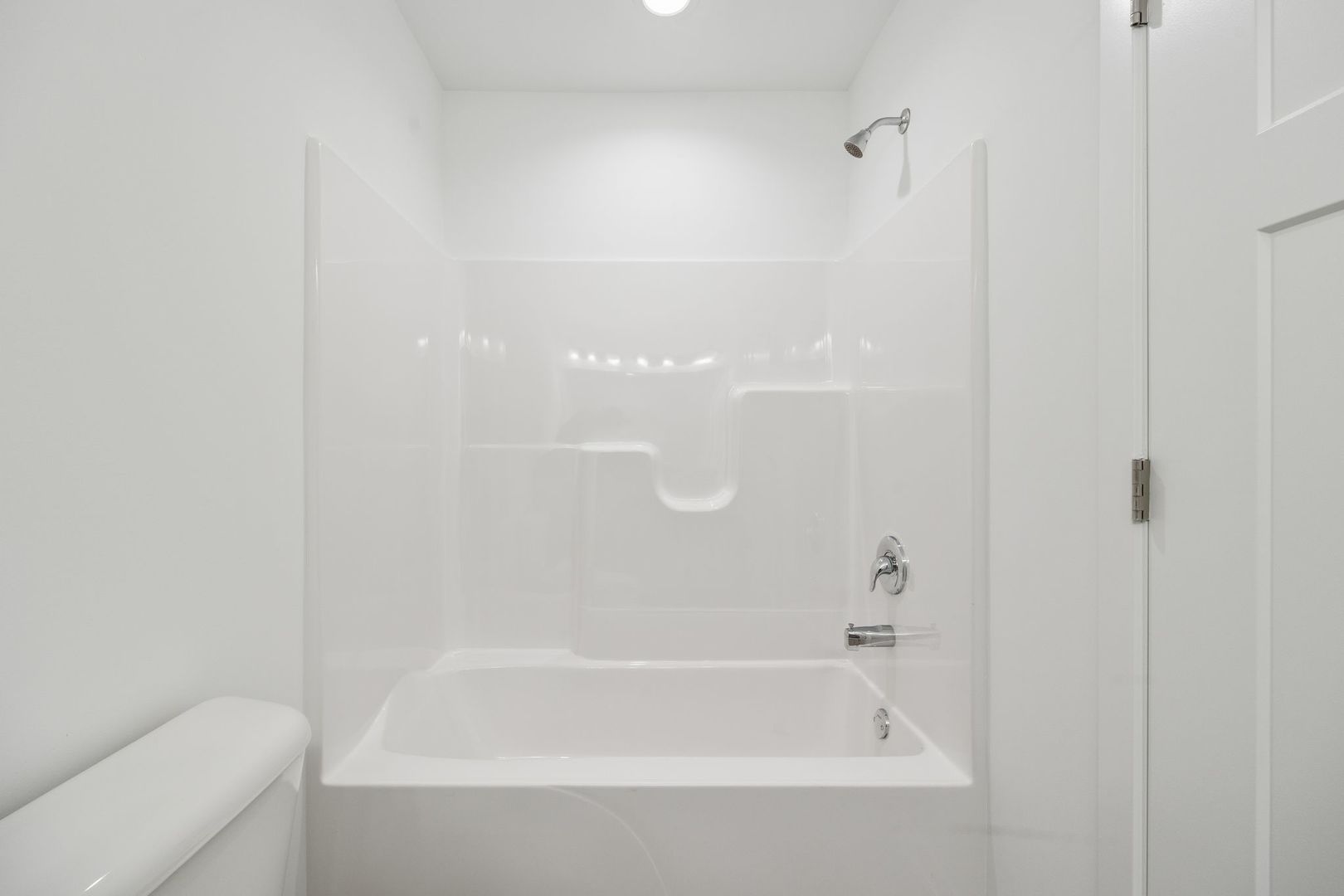 1236 Gillespie Lane Yorkville, IL 60560 - Photo 17 of 20 a bathroom with a bathtub