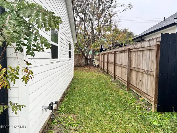 $215,000 | 2428 Pecan Drive, Chalmette, LA 70043