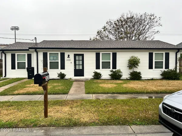 $215,000 | 2428 Pecan Drive, Chalmette, LA 70043