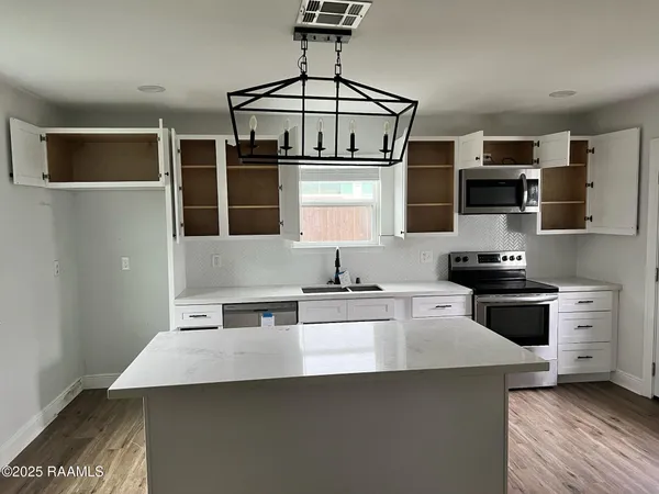 $215,000 | 2428 Pecan Drive, Chalmette, LA 70043