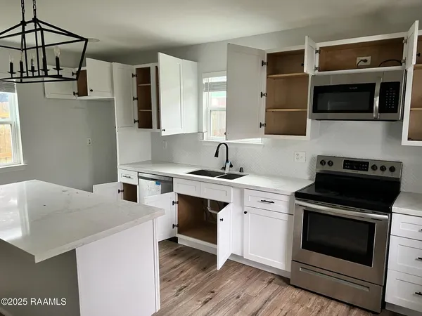 $215,000 | 2428 Pecan Drive, Chalmette, LA 70043