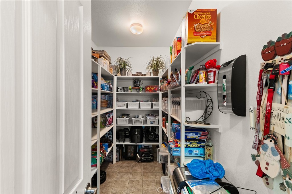 3731 Obsidian Road San Bernardino, CA 92407 - Photo 11 of 41