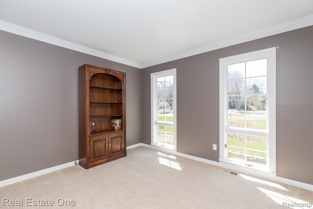 1352 Chestnut Lane Rochester Hills, MI 48309 - Photo 19 of 35