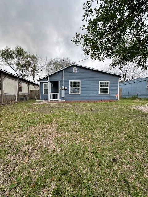 1405 Rice Street Alvin, TX 77511 - Photo 3 of 17