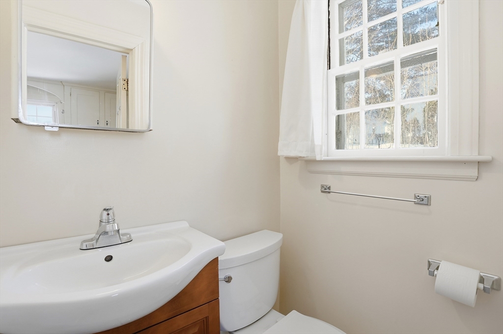 12 Cardinal Road Worcester, MA 01602 - Photo 11 of 34