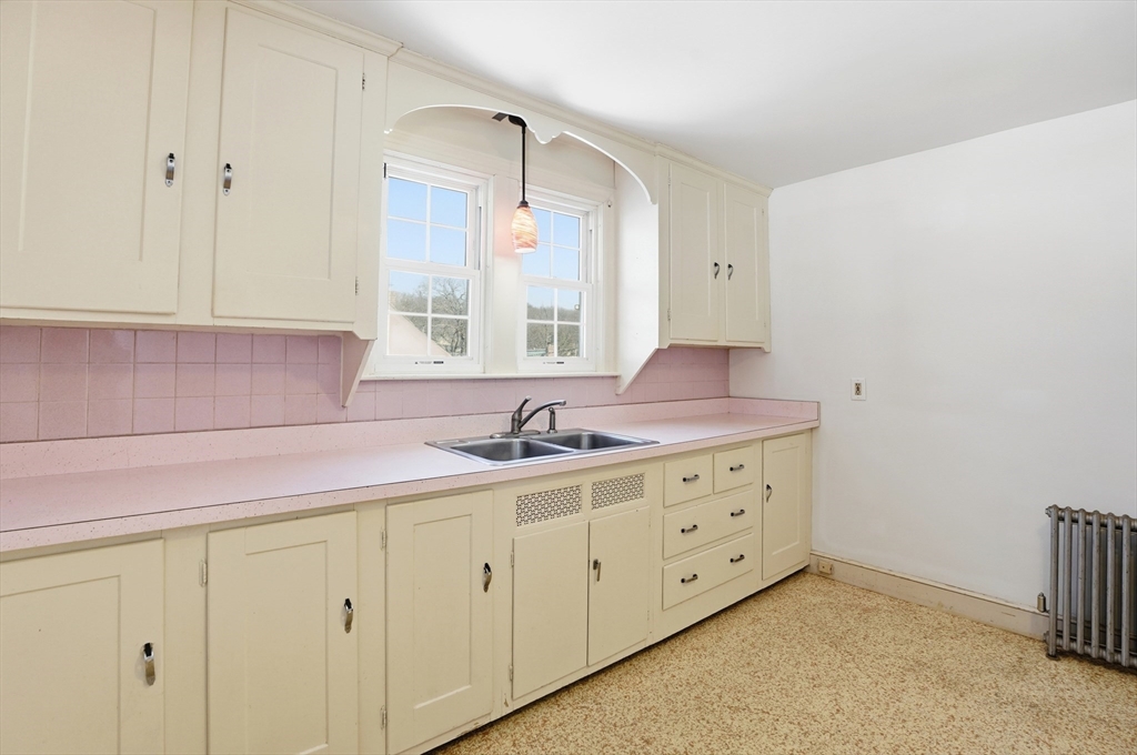 12 Cardinal Road Worcester, MA 01602 - Photo 6 of 34