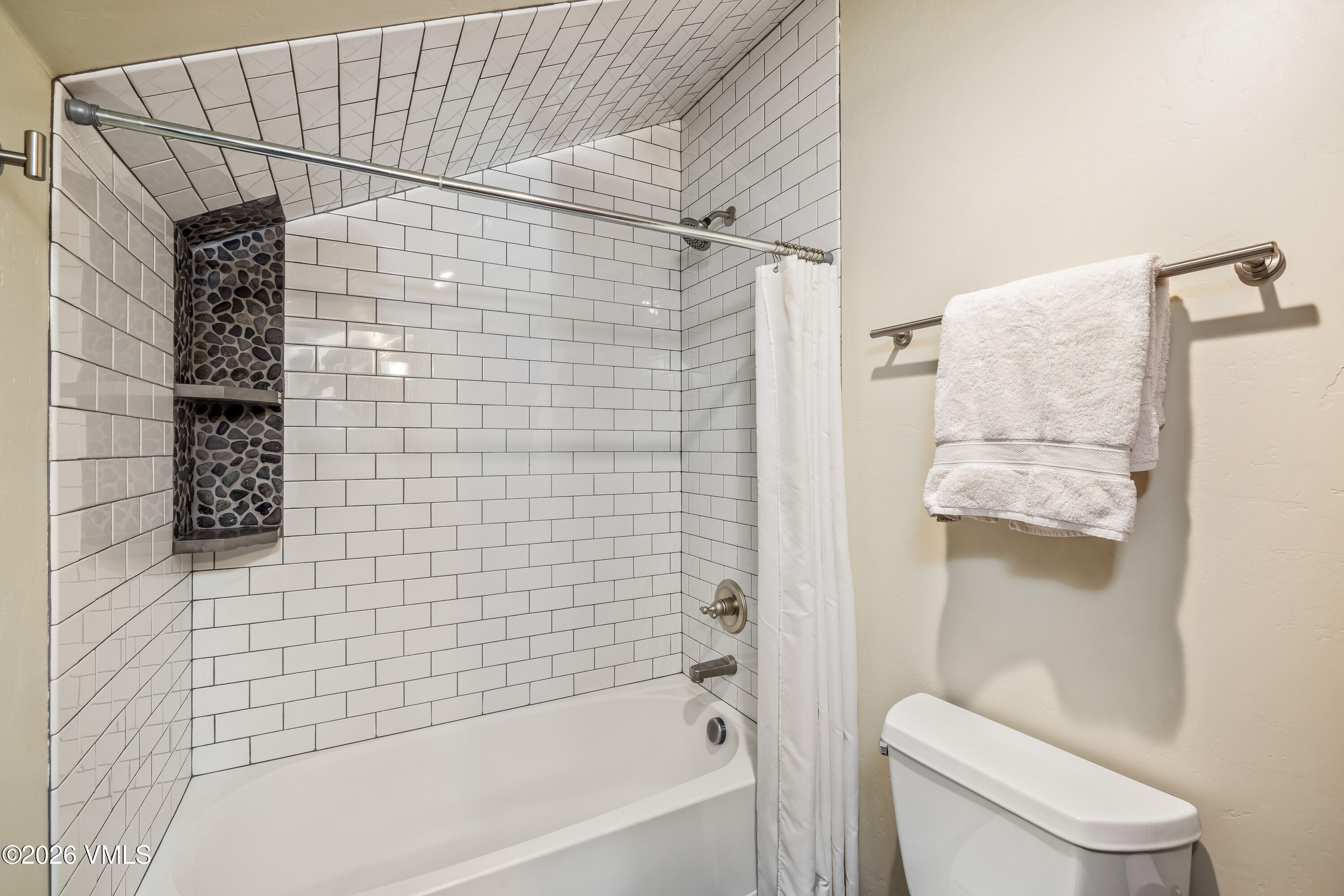 421 Main Street, Unit R2 Minturn, CO 81645 - Photo 22 of 41 Guest Bath
