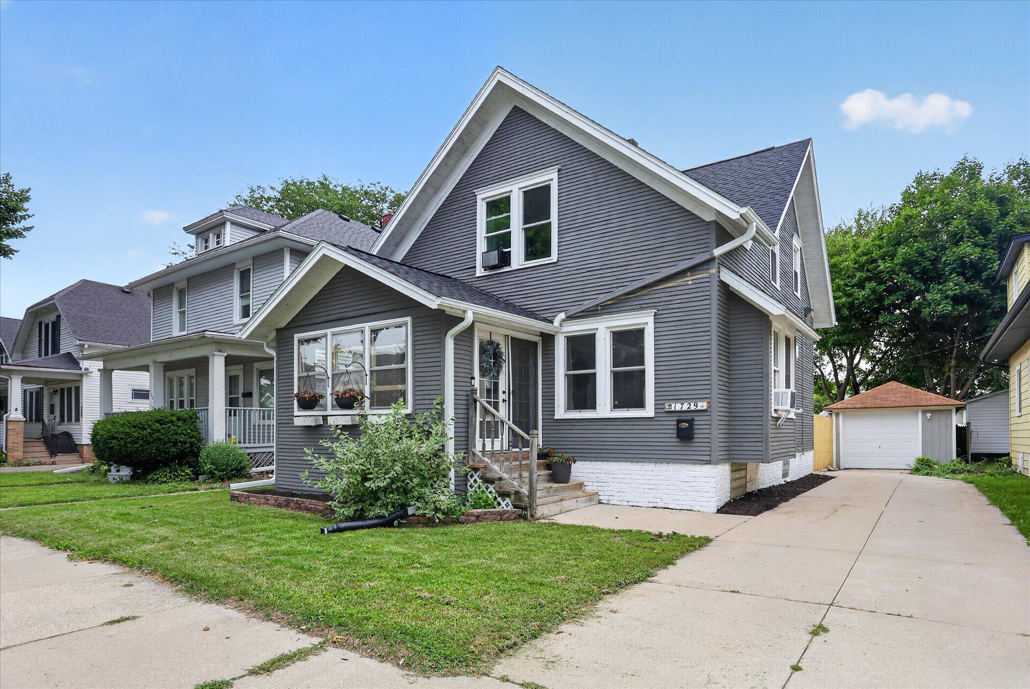 1729 Deane Boulevard Racine, WI 53405 - Photo 3 of 39 01-1729-Deane-Blvd-Racine (4)