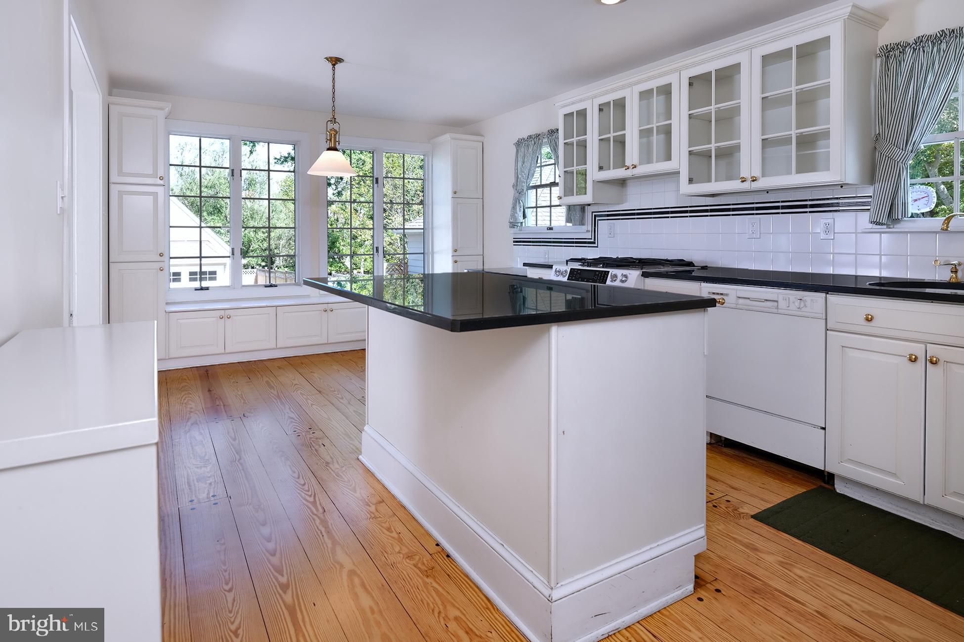 111 King George Road Pennington, NJ 08534 - Photo 8 of 26