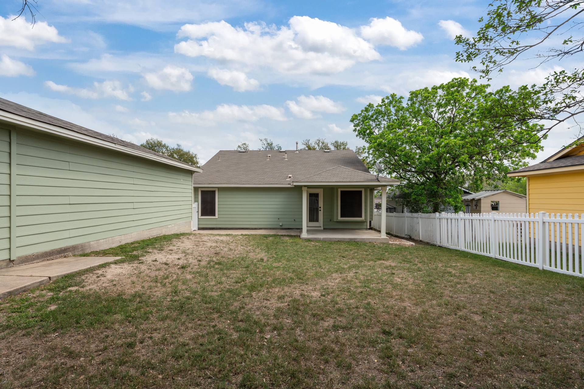 5911 Steiner Kyle, TX 78640 - Photo 28 of 36 a backyard of a house