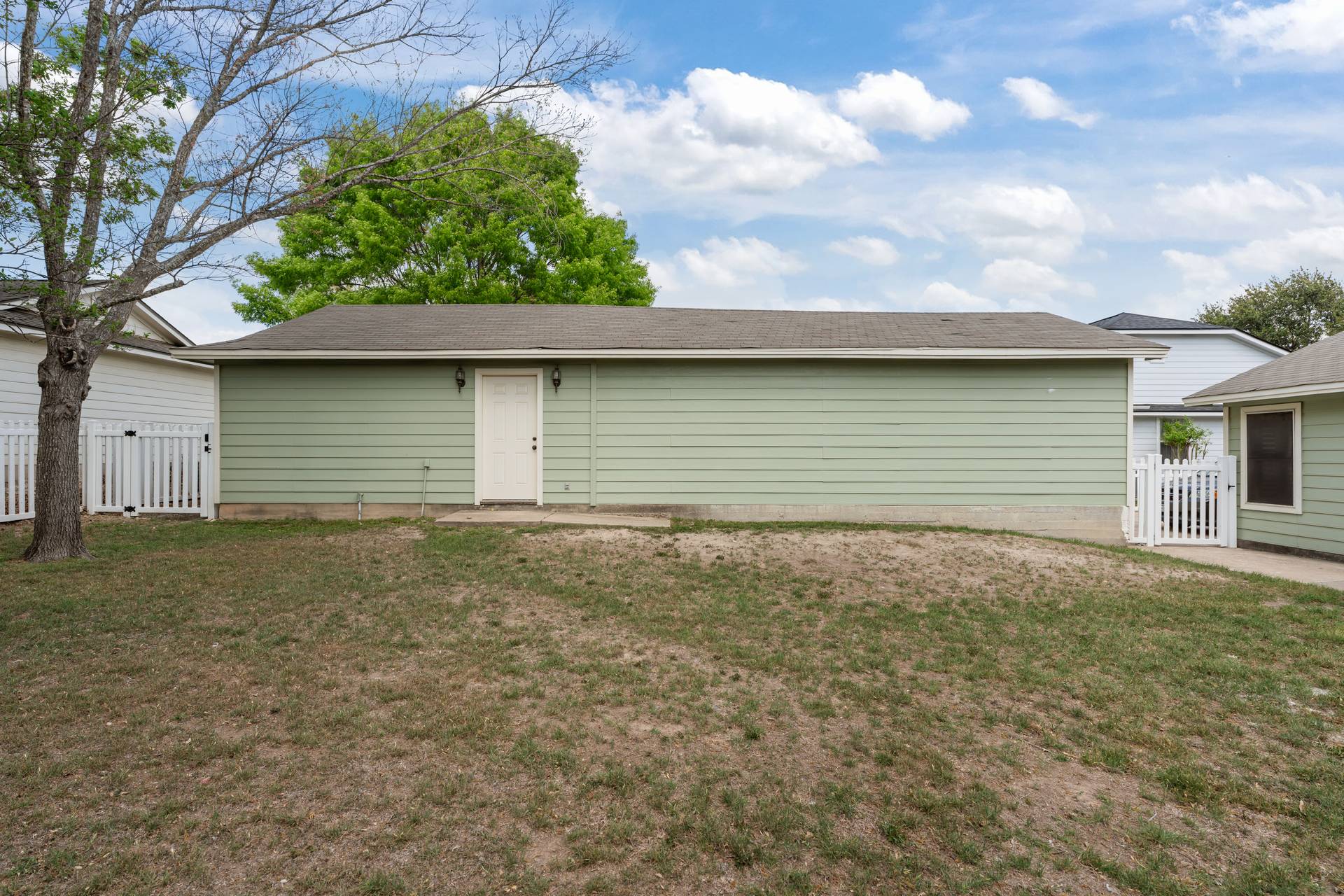 5911 Steiner Kyle, TX 78640 - Photo 30 of 36 a backyard of a house