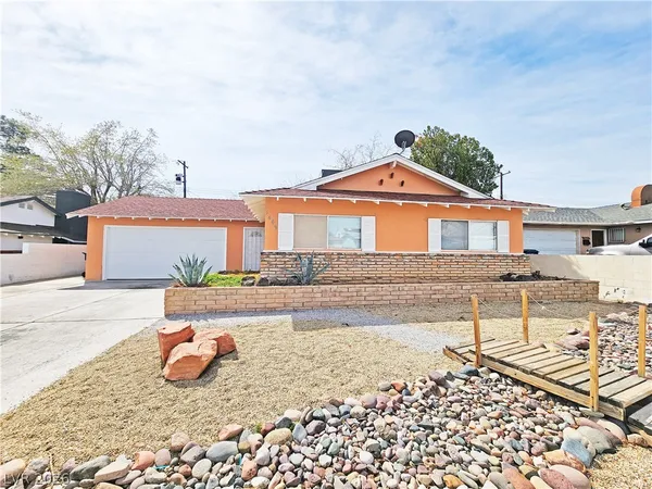 $1,935 | 5409 Mountain View Drive, Las Vegas, NV 89146