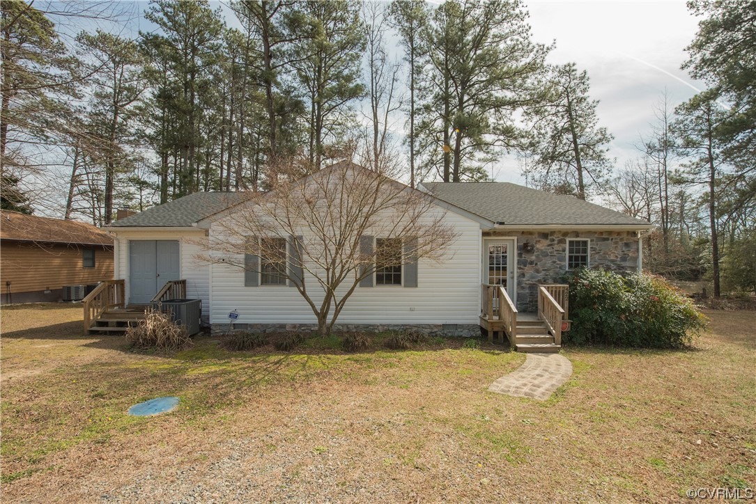 422 South Glebe Road Montross, VA 22520 - Photo 1 of 50 Gallery Image 1