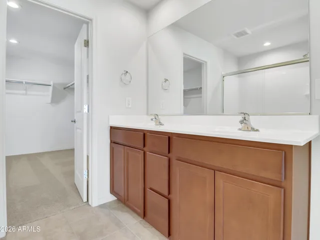 a view of a house with backyard and tree