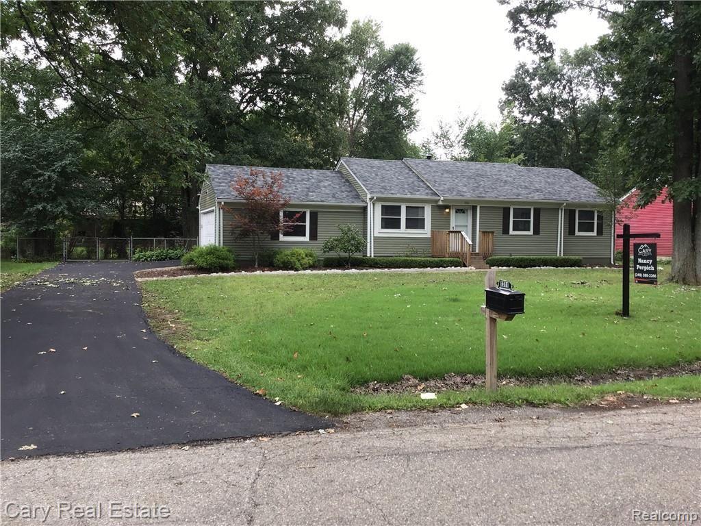 1311 Delta Road Walled Lake, MI 48390 - Photo 2 of 19