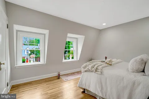 $699,900 | 4789 21st Road North, Arlington, VA 22207