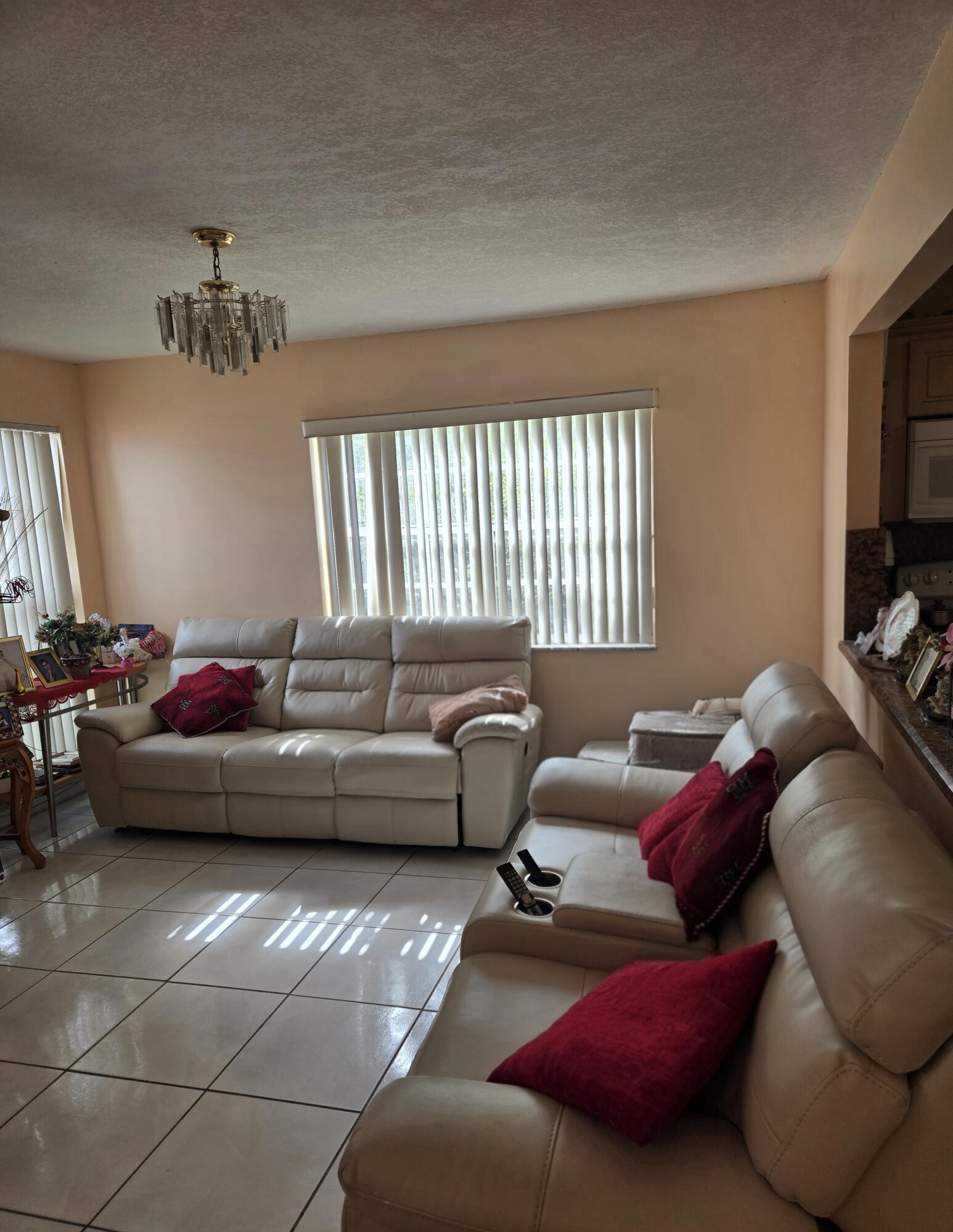 11302 Southwest 7th Street Miami, FL 33174 - Photo 4 of 25 04