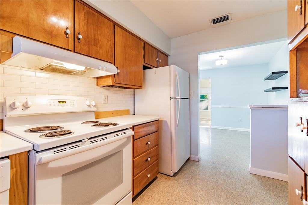 677 Oakwood Drive Dunedin, FL 34698 - Photo 19 of 31