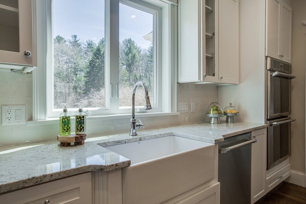 324 Concord Road Bedford, MA 01730 - Photo 5 of 30