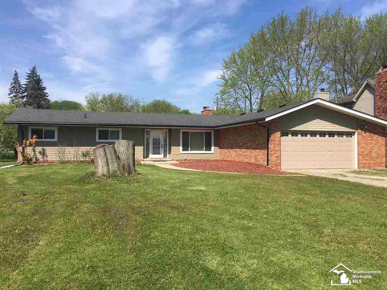 28368 Chatham Road Grosse Ile, MI 48138 - Photo 1 of 36 31347793.JPG