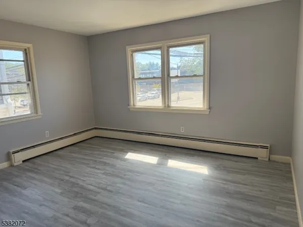 $1,900 | 1040 McBride Avenue, Unit 4, Woodland Park, NJ 07424