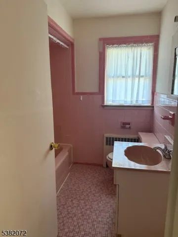 $1,900 | 1040 McBride Avenue, Unit 4, Woodland Park, NJ 07424