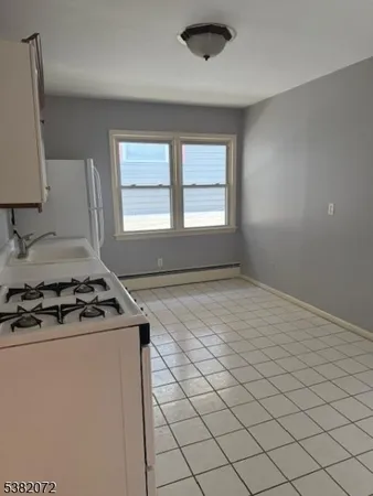 $1,900 | 1040 McBride Avenue, Unit 4, Woodland Park, NJ 07424