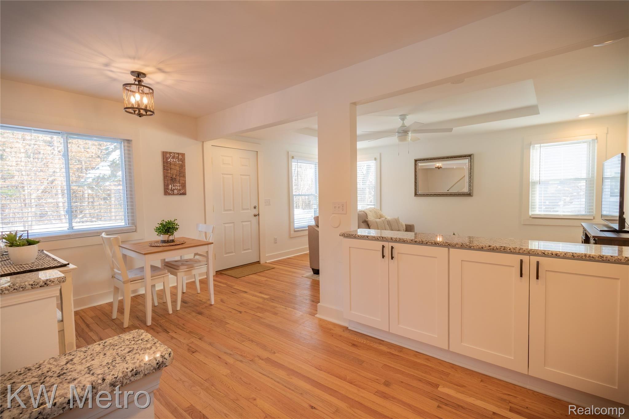 235 Eleanor Road Highland, MI 48356 - Photo 11 of 28 Seating Area in Kitchen