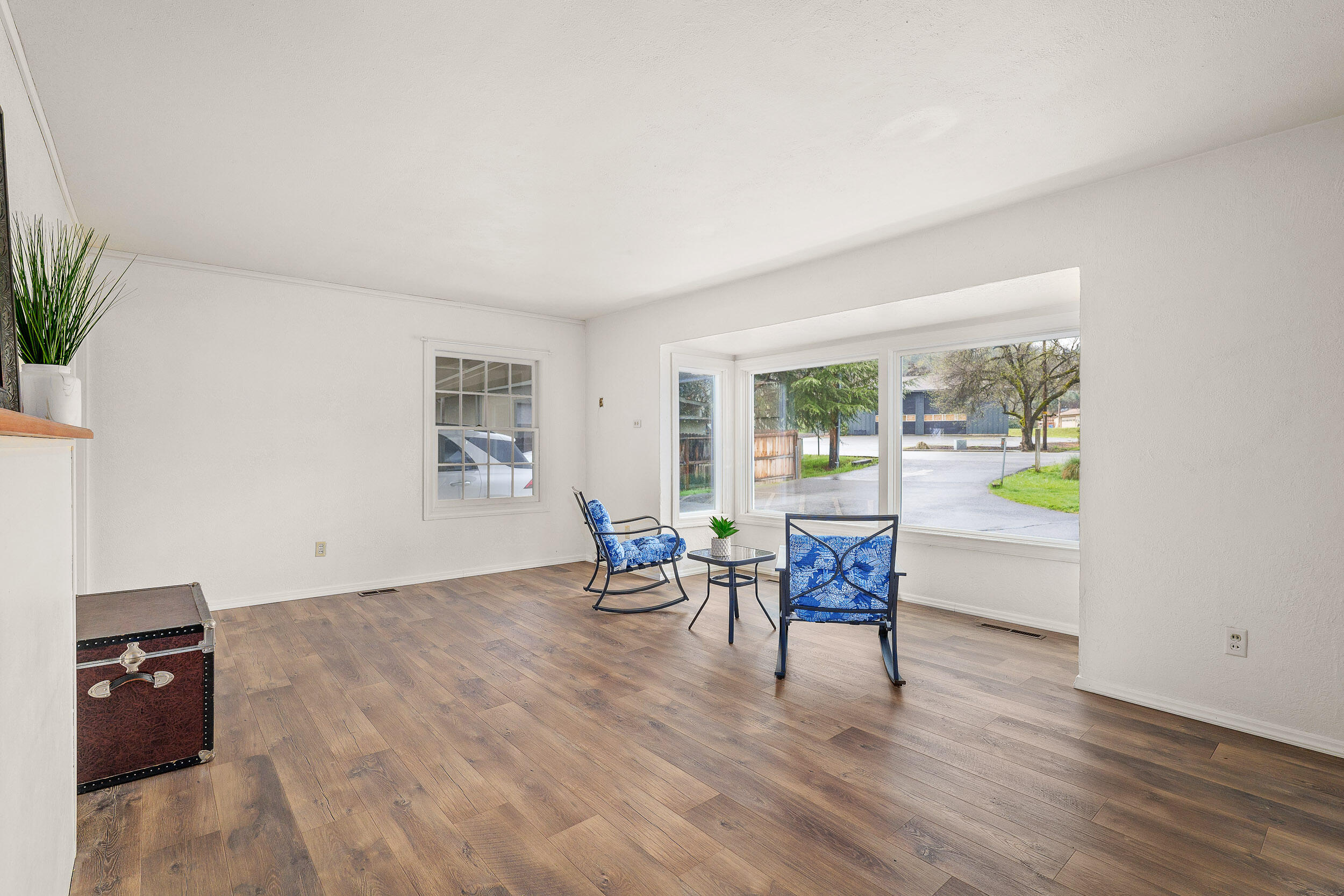 2576 New Hope Road Grants Pass, OR 97527 - Photo 5 of 44 2576SWNewHopeRd-InteriorUpdate-003