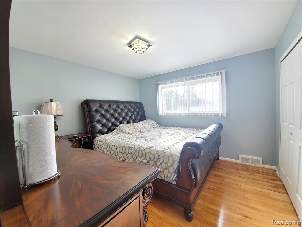 3814 Common Road Warren, MI 48092 - Photo 13 of 61