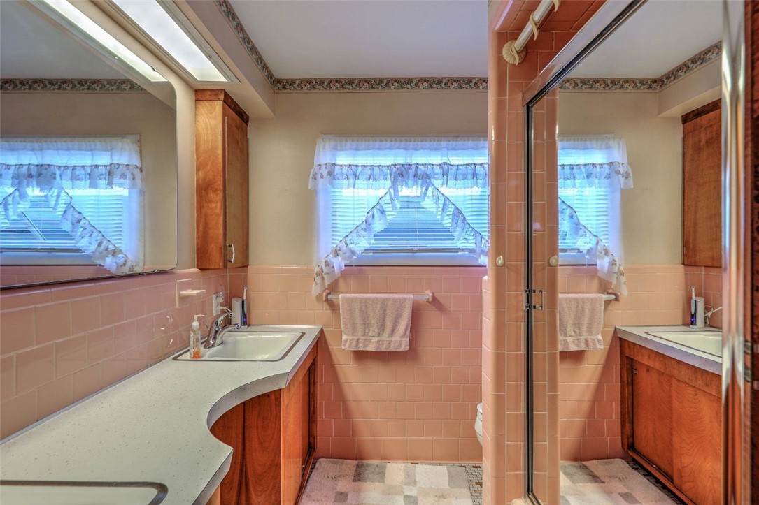 175 Middlebridge Road South Kingstown, RI 02879 - Photo 19 of 30 Full Bathroom