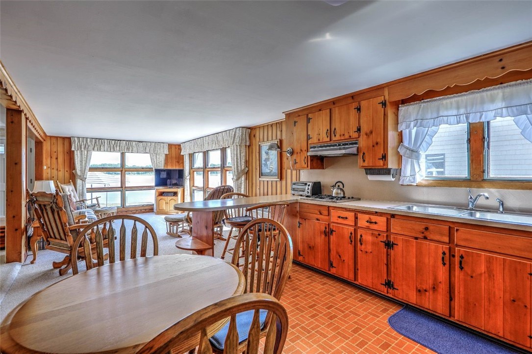 175 Middlebridge Road South Kingstown, RI 02879 - Photo 7 of 30 Eat in Kitchen
