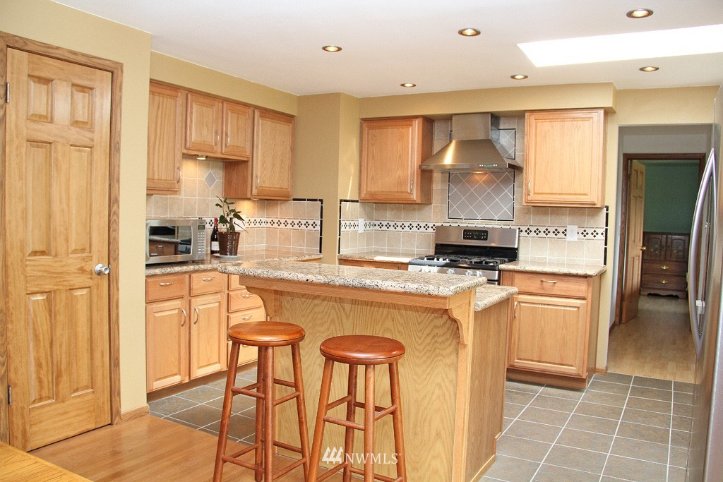 2110 Shattuck Avenue South Renton, WA 98055 - Photo 2 of 14
