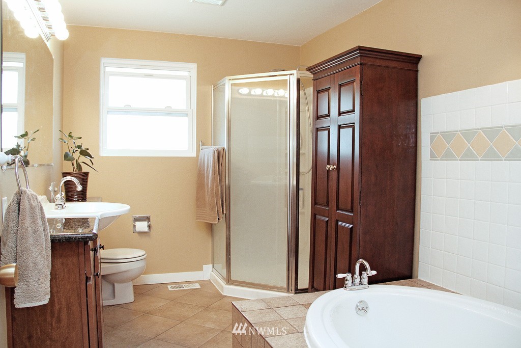 2110 Shattuck Avenue South Renton, WA 98055 - Photo 8 of 14