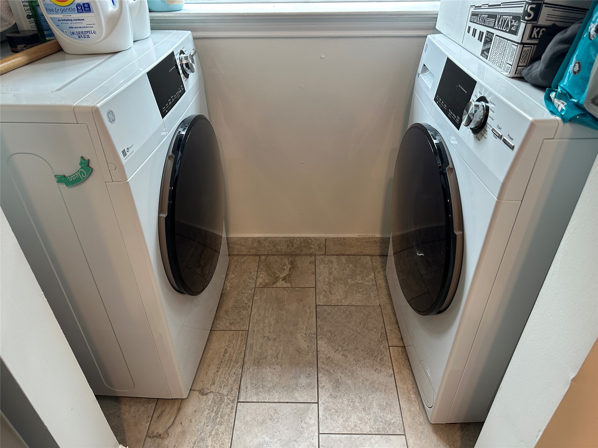 2215 Post Road, Unit 2002 Austin, TX 78704 - Photo 7 of 12 a utility room with dryer and washer