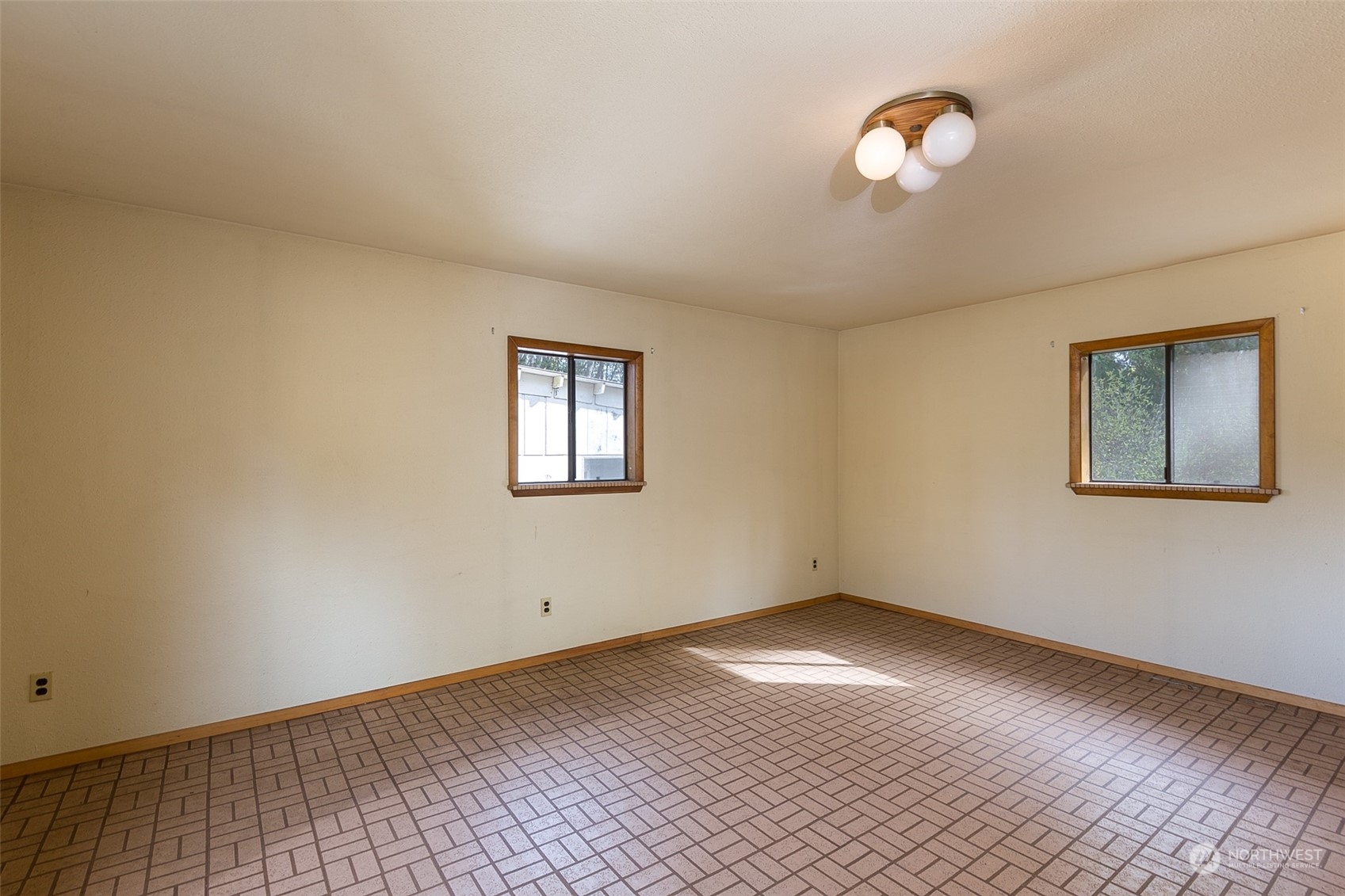 197 Jay Robinson Road Sequim, WA 98382 - Photo 12 of 40 a view of empty room with wooden floor