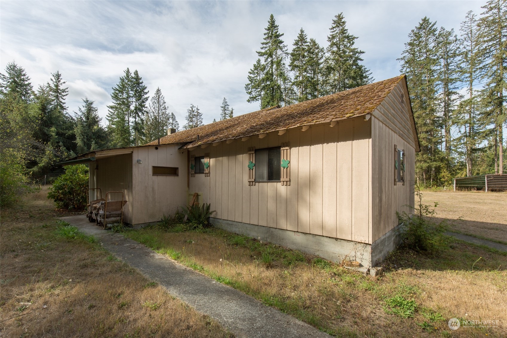 197 Jay Robinson Road Sequim, WA 98382 - Photo 18 of 40 a backyard of a house