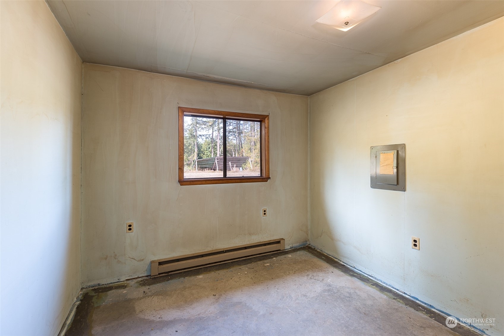 197 Jay Robinson Road Sequim, WA 98382 - Photo 10 of 40 an empty room with windows