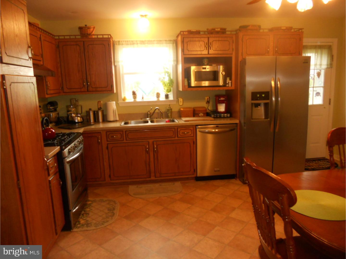 112 Fox Road Mohrsville, PA 19541 - Photo 4 of 22 Gallery Image 4