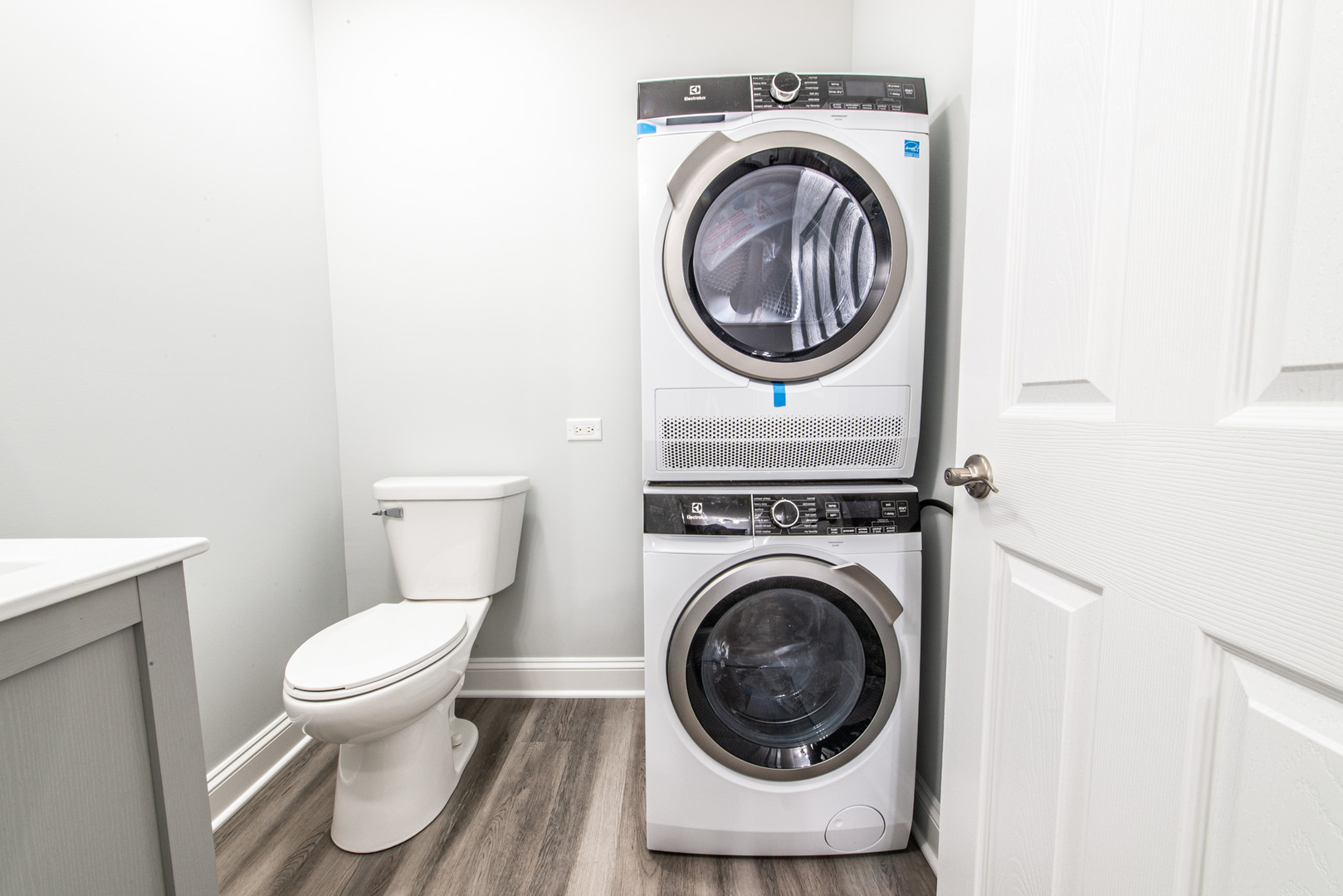 814 East Old Willow Road, Unit 109 Prospect Heights, IL 60070 - Photo 25 of 36 a view of a bathroom with a washer and a washer