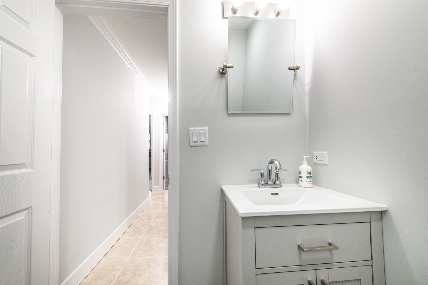 814 East Old Willow Road, Unit 109 Prospect Heights, IL 60070 - Photo 26 of 36 a bathroom with a sink and a mirror