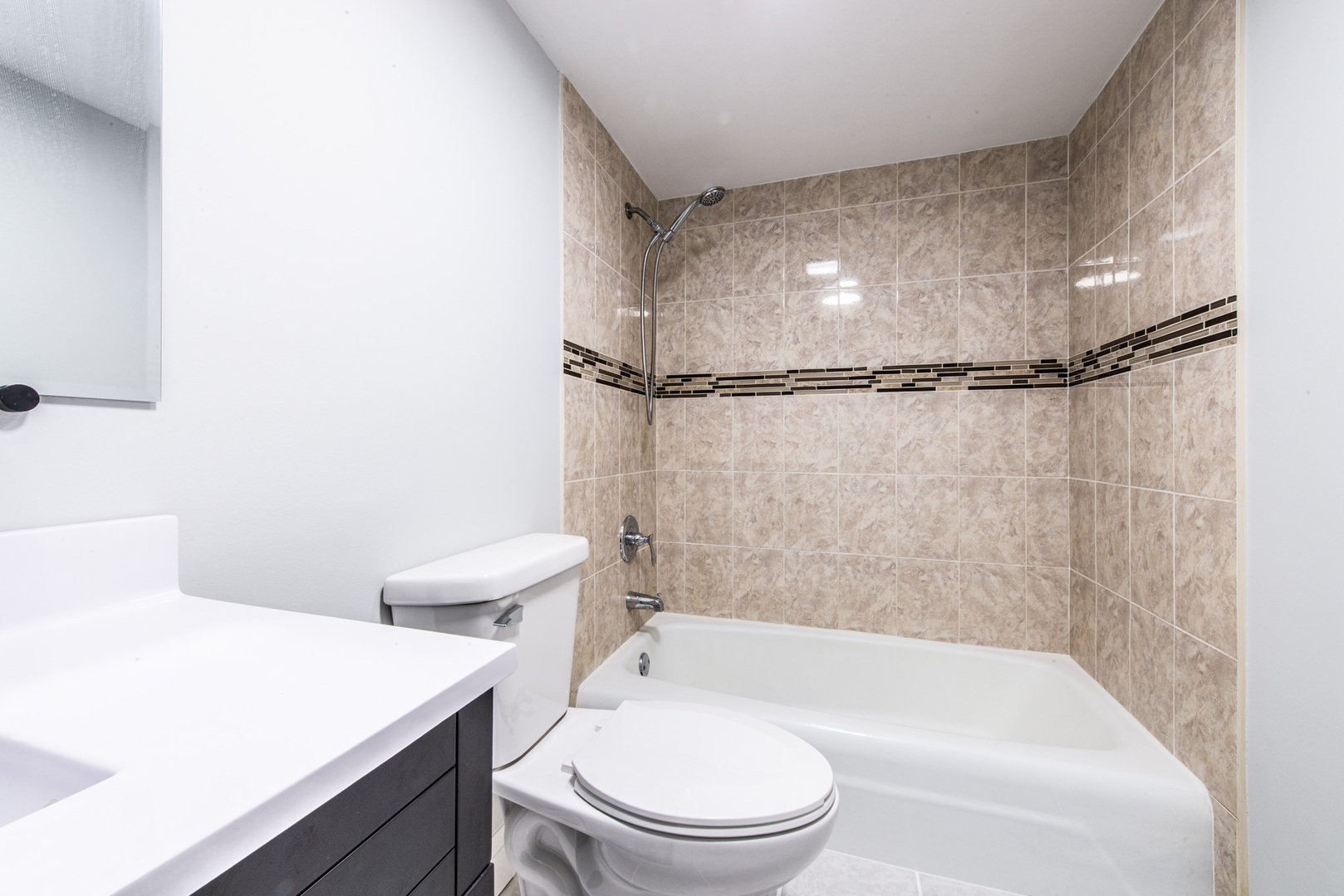 814 East Old Willow Road, Unit 109 Prospect Heights, IL 60070 - Photo 28 of 36 a bathroom with a toilet a sink and a bathtub