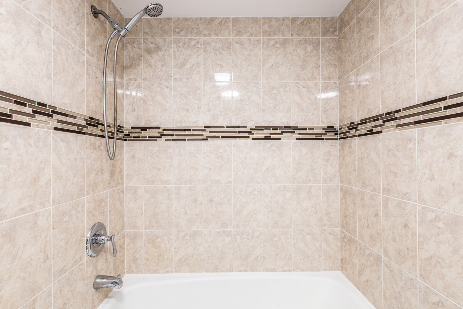 814 East Old Willow Road, Unit 109 Prospect Heights, IL 60070 - Photo 29 of 36 a bathroom with a shower and a shower head